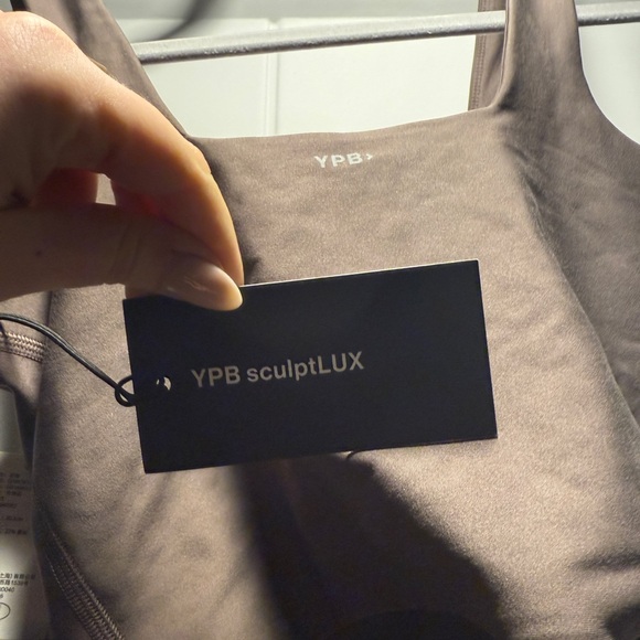 New with tags Abercrombie YPB sculptLUX square neck slim tank in taupe, small - Picture 7 of 7